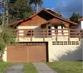 Гостиница Casa de Lazer em Campos do Jordao  Кампус-Ду-Жордан